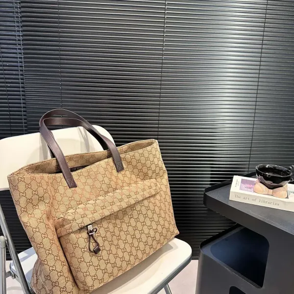 【GUCCI 公式旗艦店】グッチ ハンドバッグ 当日出荷 好評に付き再入荷！44*31CM  240724