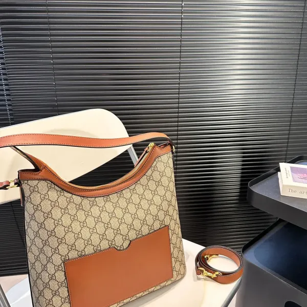 【GUCCI 公式旗艦店】グッチ ハンドバッグ 当日出荷 好評に付き再入荷!32*30CM 240724 【GUCCI 公式旗艦店】グッチ ハンドバッグ 当日出荷 好評に付き再入荷!32*30CM 240724