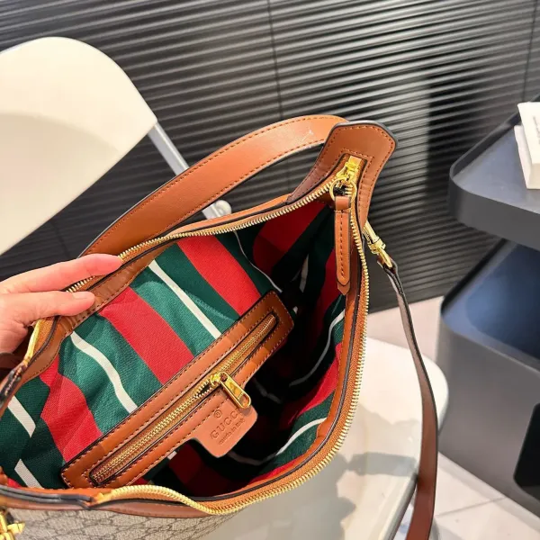 【GUCCI 公式旗艦店】グッチ ハンドバッグ 当日出荷 好評に付き再入荷!32*30CM 240724 【GUCCI 公式旗艦店】グッチ ハンドバッグ 当日出荷 好評に付き再入荷!32*30CM 240724