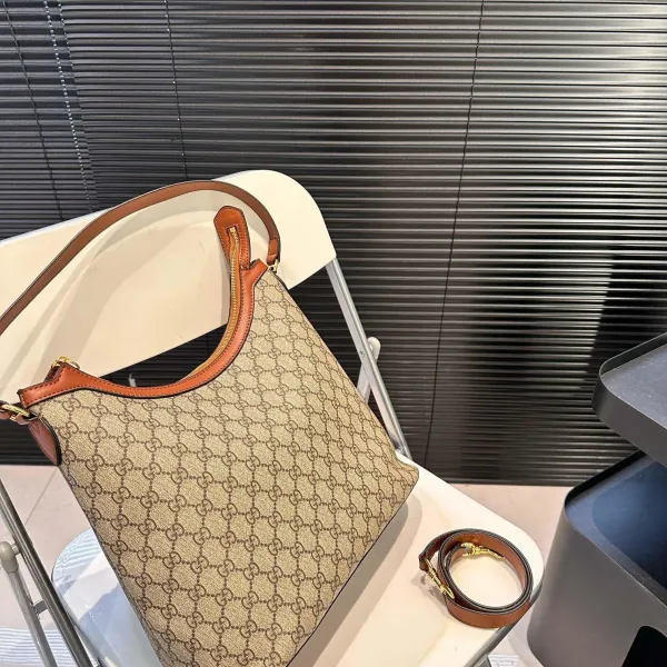 【GUCCI 公式旗艦店】グッチ ハンドバッグ 当日出荷 好評に付き再入荷!32*30CM 240724 【GUCCI 公式旗艦店】グッチ ハンドバッグ 当日出荷 好評に付き再入荷!32*30CM 240724