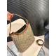 【GUCCI 公式旗艦店】グッチ ハンドバッグ 当日出荷 好評に付き再入荷!32*30CM 240724 【GUCCI 公式旗艦店】グッチ ハンドバッグ 当日出荷 好評に付き再入荷!32*30CM 240724
