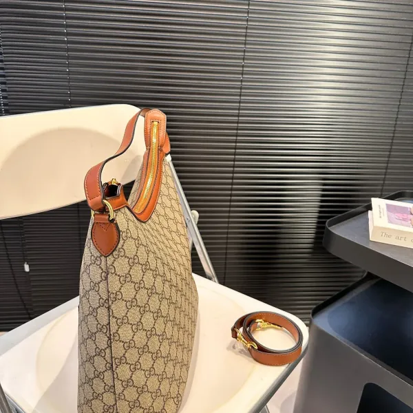 【GUCCI 公式旗艦店】グッチ ハンドバッグ 当日出荷 好評に付き再入荷!32*30CM 240724 【GUCCI 公式旗艦店】グッチ ハンドバッグ 当日出荷 好評に付き再入荷!32*30CM 240724