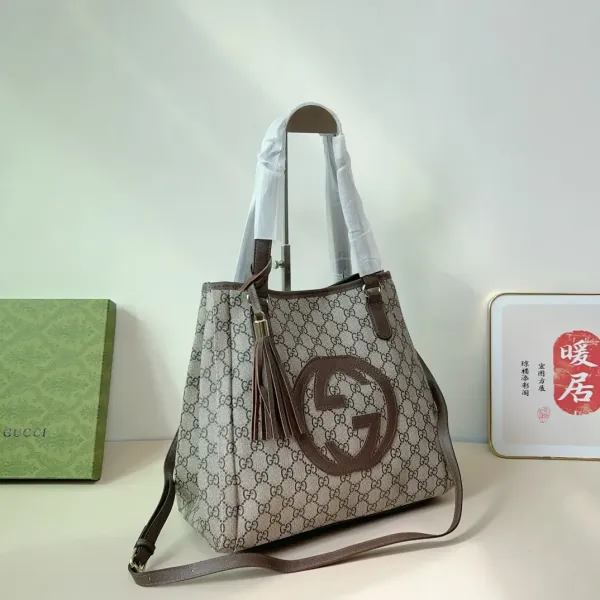【GUCCI 公式旗艦店】グッチ ハンドバッグ 当日出荷 好評に付き再入荷!31*29CM 240724 【GUCCI 公式旗艦店】グッチ ハンドバッグ 当日出荷 好評に付き再入荷!31*29CM 240724