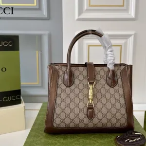【GUCCI 公式旗艦店】グッチ ハンドバッグ 当日出荷 好評に付き再入荷!30*23CM 240724 【GUCCI 公式旗艦店】グッチ ハンドバッグ 当日出荷 好評に付き再入荷!30*23CM 240724