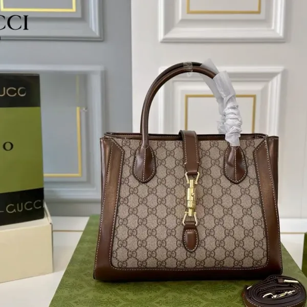 【GUCCI 公式旗艦店】グッチ ハンドバッグ 当日出荷 好評に付き再入荷!30*23CM 240724 【GUCCI 公式旗艦店】グッチ ハンドバッグ 当日出荷 好評に付き再入荷!30*23CM 240724
