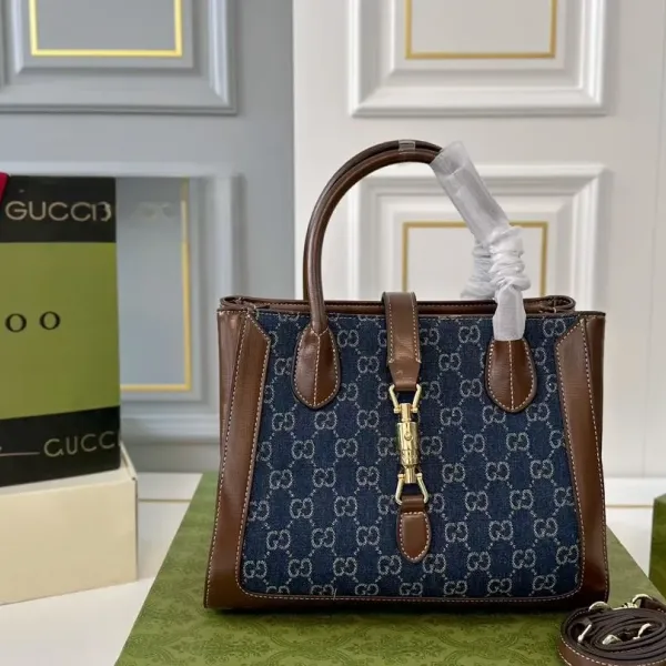 【GUCCI 公式旗艦店】グッチ ハンドバッグ 当日出荷 好評に付き再入荷!30*23CM 240724 【GUCCI 公式旗艦店】グッチ ハンドバッグ 当日出荷 好評に付き再入荷!30*23CM 240724