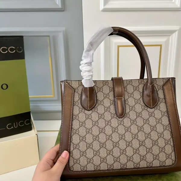 【GUCCI 公式旗艦店】グッチ ハンドバッグ 当日出荷 好評に付き再入荷!30*23CM 240724 【GUCCI 公式旗艦店】グッチ ハンドバッグ 当日出荷 好評に付き再入荷!30*23CM 240724