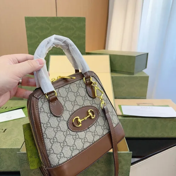 【GUCCI 公式旗艦店】グッチ 斜めがけバッグ 当日出荷 好評に付き再入荷!20*8*20CM 【GUCCI 公式旗艦店】グッチ 斜めがけバッグ 当日出荷 好評に付き再入荷!20*8*20CM