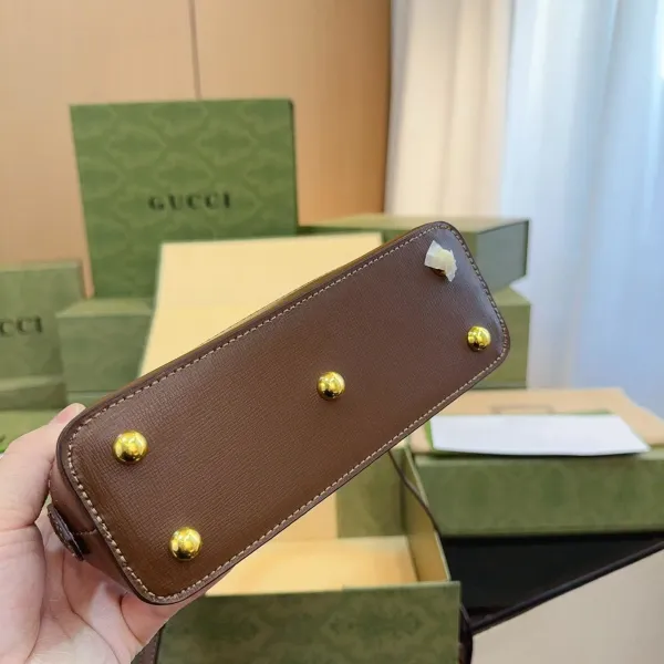 【GUCCI 公式旗艦店】グッチ 斜めがけバッグ 当日出荷 好評に付き再入荷!20*8*20CM 【GUCCI 公式旗艦店】グッチ 斜めがけバッグ 当日出荷 好評に付き再入荷!20*8*20CM