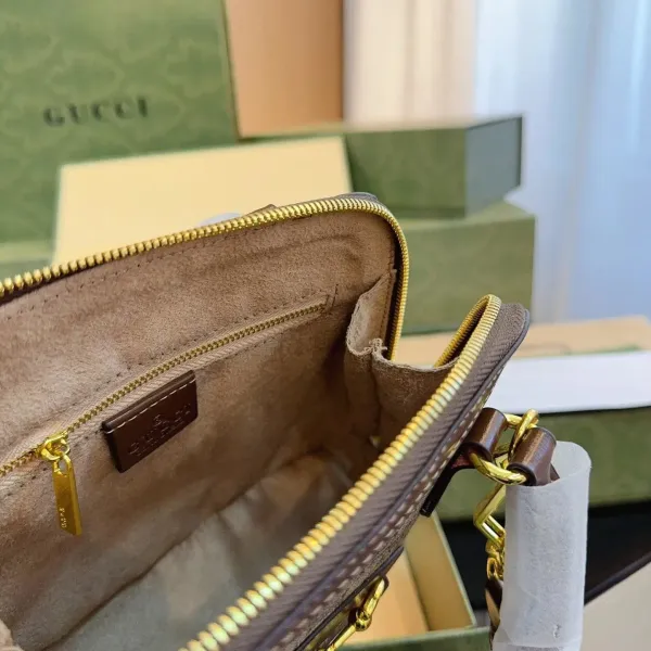 【GUCCI 公式旗艦店】グッチ 斜めがけバッグ 当日出荷 好評に付き再入荷!20*8*20CM 【GUCCI 公式旗艦店】グッチ 斜めがけバッグ 当日出荷 好評に付き再入荷!20*8*20CM