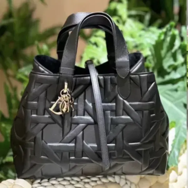 【オシャレで実用的】Dior ディオール Toujours バッグ ミディアム M2821OBNT_M900 23 x 14 x 12 CM 240919 【オシャレで実用的】Dior ディオール Toujours バッグ ミディアム M2821OBNT_M900 23 x 14 x 12 CM 240919