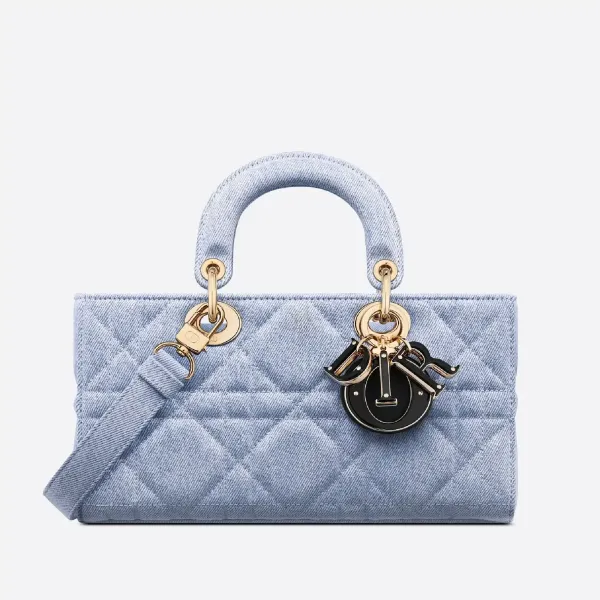 【DIOR】雑誌掲載!泉 里香さん愛用!夏感あふれる新作バッグが登場! 【DIOR】雑誌掲載!泉 里香さん愛用!夏感あふれる新作バッグが登場!