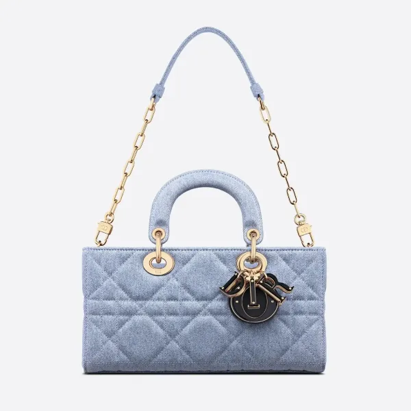 【DIOR】雑誌掲載!泉 里香さん愛用!夏感あふれる新作バッグが登場! 【DIOR】雑誌掲載!泉 里香さん愛用!夏感あふれる新作バッグが登場!