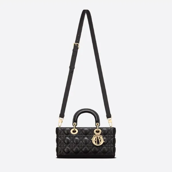 【DIOR】雑誌掲載!泉 里香さん愛用!夏感あふれる新作バッグが登場! 【DIOR】雑誌掲載!泉 里香さん愛用!夏感あふれる新作バッグが登場!