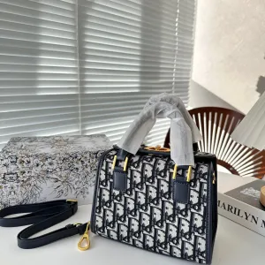【DIOR 公式旗艦店】ディオール ハンドバッグ 当日出荷 好評に付き再入荷!20*15CM 【DIOR 公式旗艦店】ディオール ハンドバッグ 当日出荷 好評に付き再入荷!20*15CM