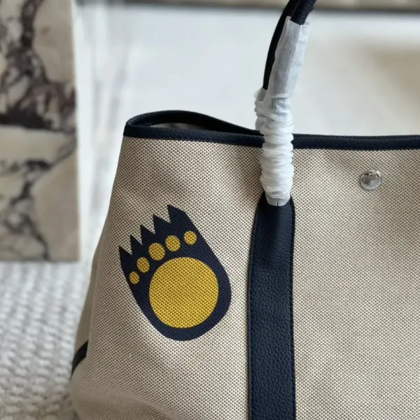【Hermès 公式旗艦店】エルメス ハンドバッグ 当日出荷 好評に付き再入荷!36*25CM 240724 【Hermès 公式旗艦店】エルメス ハンドバッグ 当日出荷 好評に付き再入荷!36*25CM 240724