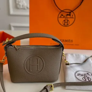 【Hermès 公式旗艦店】エルメス 斜めがけバッグ 当日出荷 好評に付き再入荷!17*12CM 240724 【Hermès 公式旗艦店】エルメス 斜めがけバッグ 当日出荷 好評に付き再入荷!17*12CM 240724