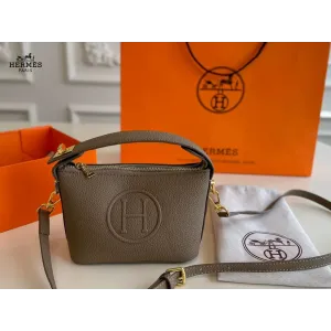 【Hermès 公式旗艦店】エルメス 斜めがけバッグ 当日出荷 好評に付き再入荷!17*12CM 240724 【Hermès 公式旗艦店】エルメス 斜めがけバッグ 当日出荷 好評に付き再入荷!17*12CM 240724
