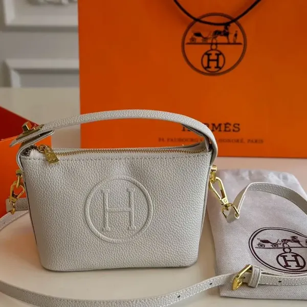 【Hermès 公式旗艦店】エルメス 斜めがけバッグ 当日出荷 好評に付き再入荷!17*12CM 240724 【Hermès 公式旗艦店】エルメス 斜めがけバッグ 当日出荷 好評に付き再入荷!17*12CM 240724
