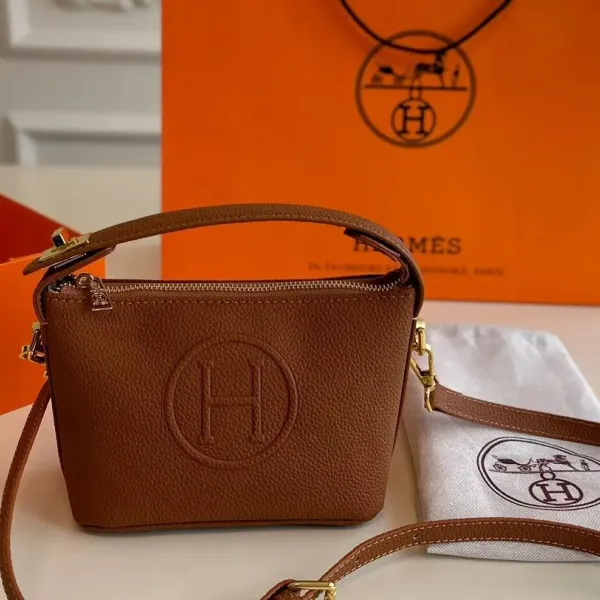【Hermès 公式旗艦店】エルメス 斜めがけバッグ 当日出荷 好評に付き再入荷!17*12CM 240724 【Hermès 公式旗艦店】エルメス 斜めがけバッグ 当日出荷 好評に付き再入荷!17*12CM 240724