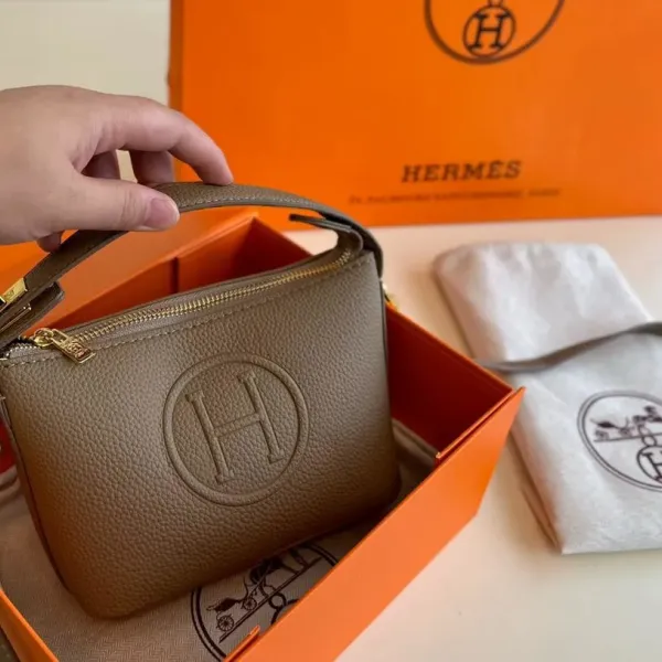 【Hermès 公式旗艦店】エルメス 斜めがけバッグ 当日出荷 好評に付き再入荷!17*12CM 240724 【Hermès 公式旗艦店】エルメス 斜めがけバッグ 当日出荷 好評に付き再入荷!17*12CM 240724