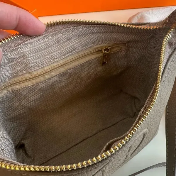 【Hermès 公式旗艦店】エルメス 斜めがけバッグ 当日出荷 好評に付き再入荷!17*12CM 240724 【Hermès 公式旗艦店】エルメス 斜めがけバッグ 当日出荷 好評に付き再入荷!17*12CM 240724