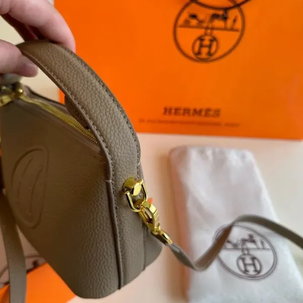 【Hermès 公式旗艦店】エルメス 斜めがけバッグ 当日出荷 好評に付き再入荷!17*12CM 240724 【Hermès 公式旗艦店】エルメス 斜めがけバッグ 当日出荷 好評に付き再入荷!17*12CM 240724
