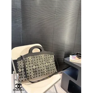 【CHANEL 公式旗艦店】シャネル 斜めがけバッグ 当日出荷 好評に付き再入荷！45*28CM  240723