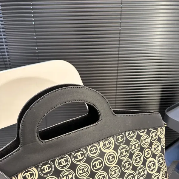 【CHANEL 公式旗艦店】シャネル 斜めがけバッグ 当日出荷 好評に付き再入荷!45*28CM 240723 【CHANEL 公式旗艦店】シャネル 斜めがけバッグ 当日出荷 好評に付き再入荷!45*28CM 240723