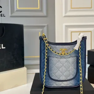 【CHANEL 公式旗艦店】シャネル 斜めがけバッグ 当日出荷 好評に付き再入荷!22*21CM 240723 【CHANEL 公式旗艦店】シャネル 斜めがけバッグ 当日出荷 好評に付き再入荷!22*21CM 240723