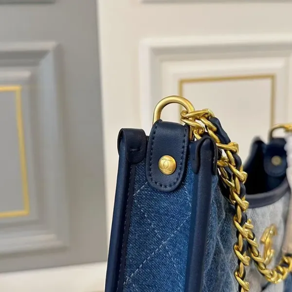【CHANEL 公式旗艦店】シャネル 斜めがけバッグ 当日出荷 好評に付き再入荷！22*21CM  240723