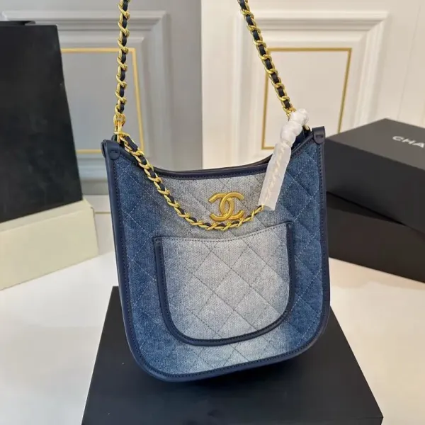 【CHANEL 公式旗艦店】シャネル 斜めがけバッグ 当日出荷 好評に付き再入荷！22*21CM  240723
