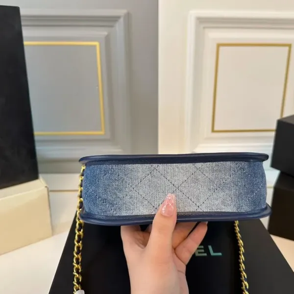 【CHANEL 公式旗艦店】シャネル 斜めがけバッグ 当日出荷 好評に付き再入荷！22*21CM  240723