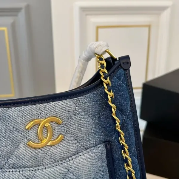 【CHANEL 公式旗艦店】シャネル 斜めがけバッグ 当日出荷 好評に付き再入荷！22*21CM  240723