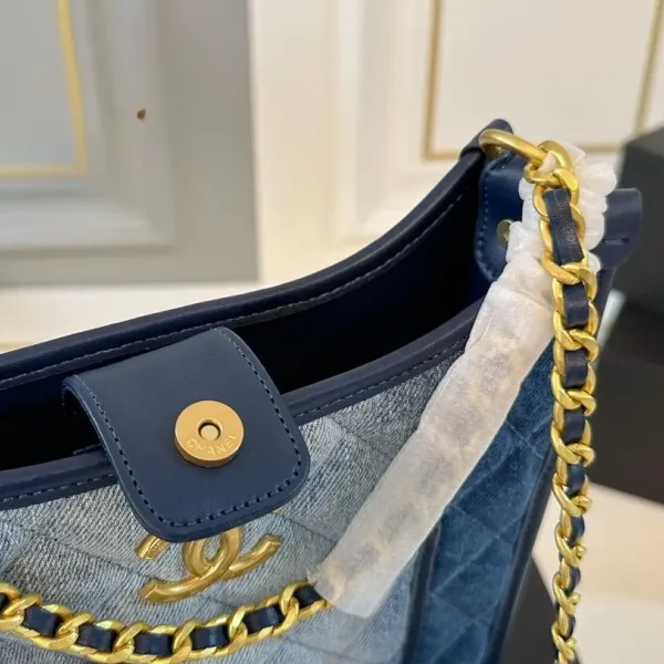 【CHANEL 公式旗艦店】シャネル 斜めがけバッグ 当日出荷 好評に付き再入荷！22*21CM  240723