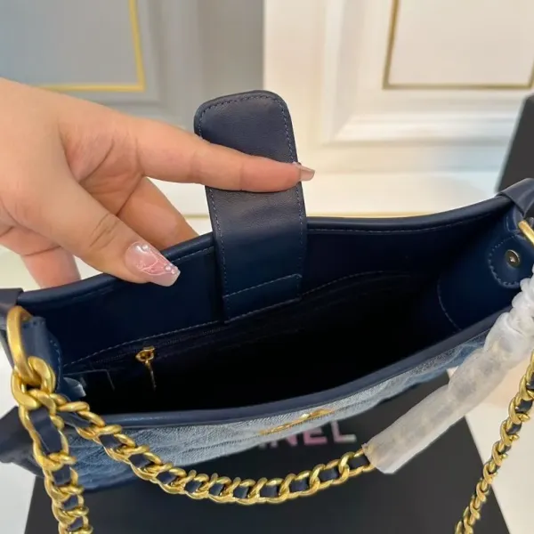 【CHANEL 公式旗艦店】シャネル 斜めがけバッグ 当日出荷 好評に付き再入荷！22*21CM  240723
