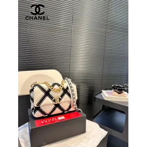 【CHANEL 公式旗艦店】シャネル 斜めがけバッグ 当日出荷 好評に付き再入荷！25*17CM  240723