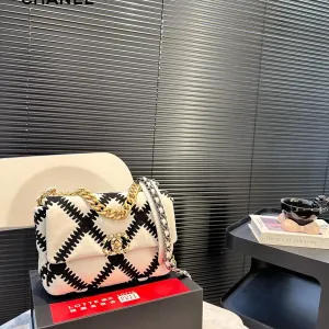 【CHANEL 公式旗艦店】シャネル 斜めがけバッグ 当日出荷 好評に付き再入荷!25*17CM 240723 【CHANEL 公式旗艦店】シャネル 斜めがけバッグ 当日出荷 好評に付き再入荷!25*17CM 240723