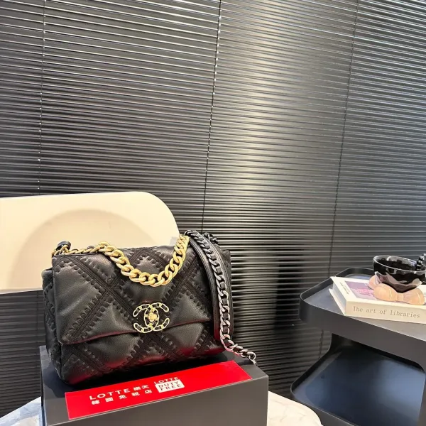 【CHANEL 公式旗艦店】シャネル 斜めがけバッグ 当日出荷 好評に付き再入荷！25*17CM  240723