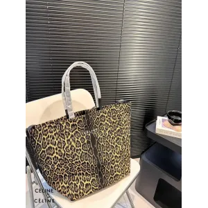 【CELINE 公式旗艦店】セリーヌ ハンドバッグ 当日出荷 好評に付き再入荷!29*34CM 1240723 【CELINE 公式旗艦店】セリーヌ ハンドバッグ 当日出荷 好評に付き再入荷!29*34CM 1240723