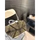 【CELINE 公式旗艦店】セリーヌ ハンドバッグ 当日出荷 好評に付き再入荷!29*34CM 1240723 【CELINE 公式旗艦店】セリーヌ ハンドバッグ 当日出荷 好評に付き再入荷!29*34CM 1240723