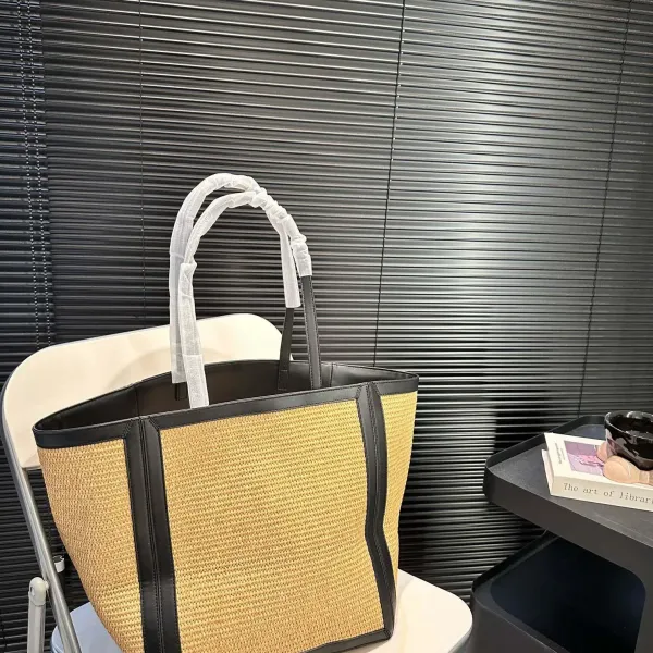 【CELINE 公式旗艦店】セリーヌ ハンドバッグ 当日出荷 好評に付き再入荷!27*31CM 1240723 【CELINE 公式旗艦店】セリーヌ ハンドバッグ 当日出荷 好評に付き再入荷!27*31CM 1240723