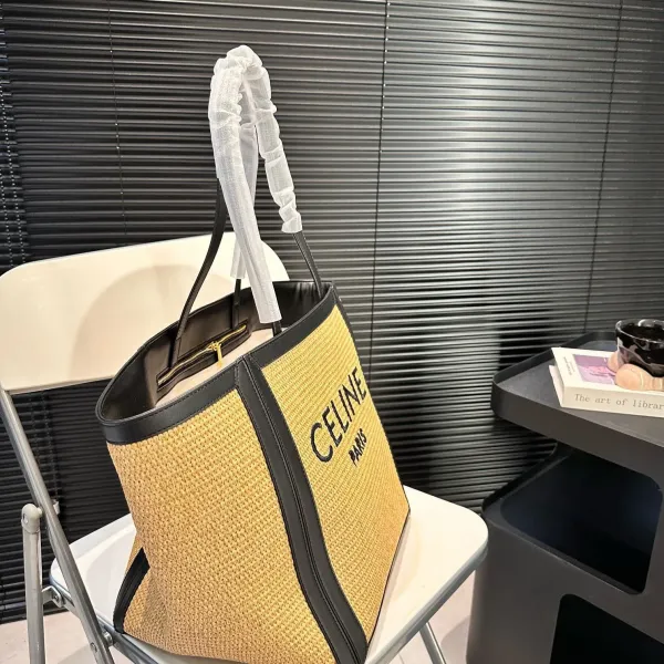 【CELINE 公式旗艦店】セリーヌ ハンドバッグ 当日出荷 好評に付き再入荷!27*31CM 1240723 【CELINE 公式旗艦店】セリーヌ ハンドバッグ 当日出荷 好評に付き再入荷!27*31CM 1240723