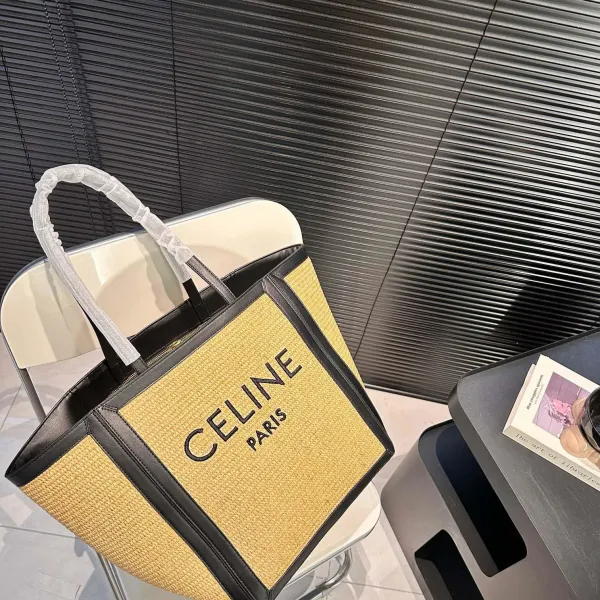 【CELINE 公式旗艦店】セリーヌ ハンドバッグ 当日出荷 好評に付き再入荷!27*31CM 1240723 【CELINE 公式旗艦店】セリーヌ ハンドバッグ 当日出荷 好評に付き再入荷!27*31CM 1240723