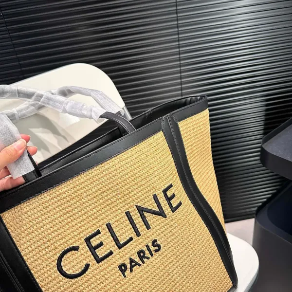 【CELINE 公式旗艦店】セリーヌ ハンドバッグ 当日出荷 好評に付き再入荷!27*31CM 1240723 【CELINE 公式旗艦店】セリーヌ ハンドバッグ 当日出荷 好評に付き再入荷!27*31CM 1240723