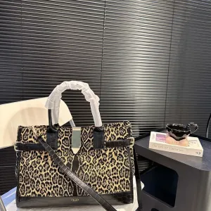 【CELINE 公式旗艦店】セリーヌ ハンドバッグ 当日出荷 好評に付き再入荷!39*29CM 1240723 【CELINE 公式旗艦店】セリーヌ ハンドバッグ 当日出荷 好評に付き再入荷!39*29CM 1240723