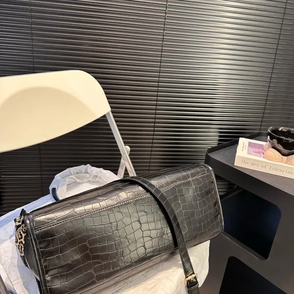【CELINE 公式旗艦店】セリーヌ ハンドバッグ 当日出荷 好評に付き再入荷!39*29CM 1240723 【CELINE 公式旗艦店】セリーヌ ハンドバッグ 当日出荷 好評に付き再入荷!39*29CM 1240723