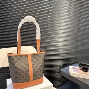 【CELINE 公式旗艦店】セリーヌ ハンドバッグ 当日出荷 好評に付き再入荷!22*23CM 1240723 【CELINE 公式旗艦店】セリーヌ ハンドバッグ 当日出荷 好評に付き再入荷!22*23CM 1240723