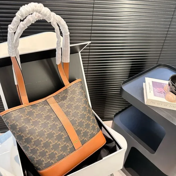 【CELINE 公式旗艦店】セリーヌ ハンドバッグ 当日出荷 好評に付き再入荷！22*23CM  1240723