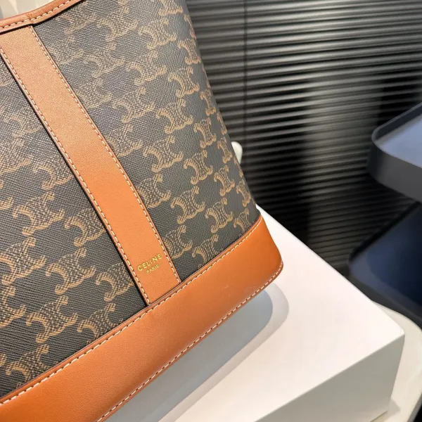 【CELINE 公式旗艦店】セリーヌ ハンドバッグ 当日出荷 好評に付き再入荷！22*23CM  1240723